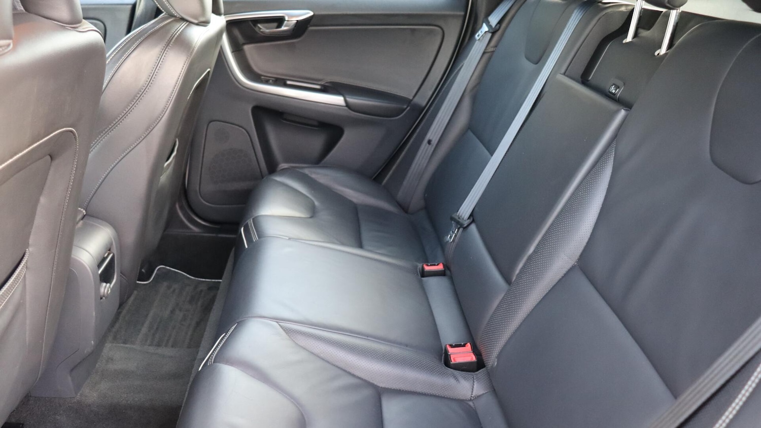 Used Volvo XC60 2017 for sale - 76337102: Photo 33