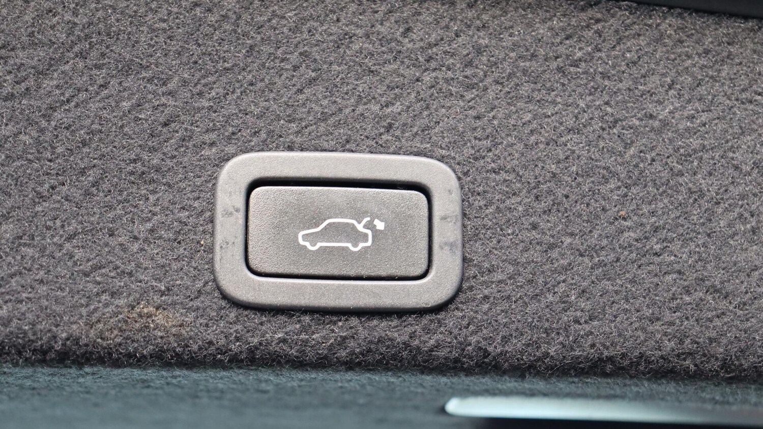 Used Volvo XC60 2017 for sale - 76337102: Photo 35