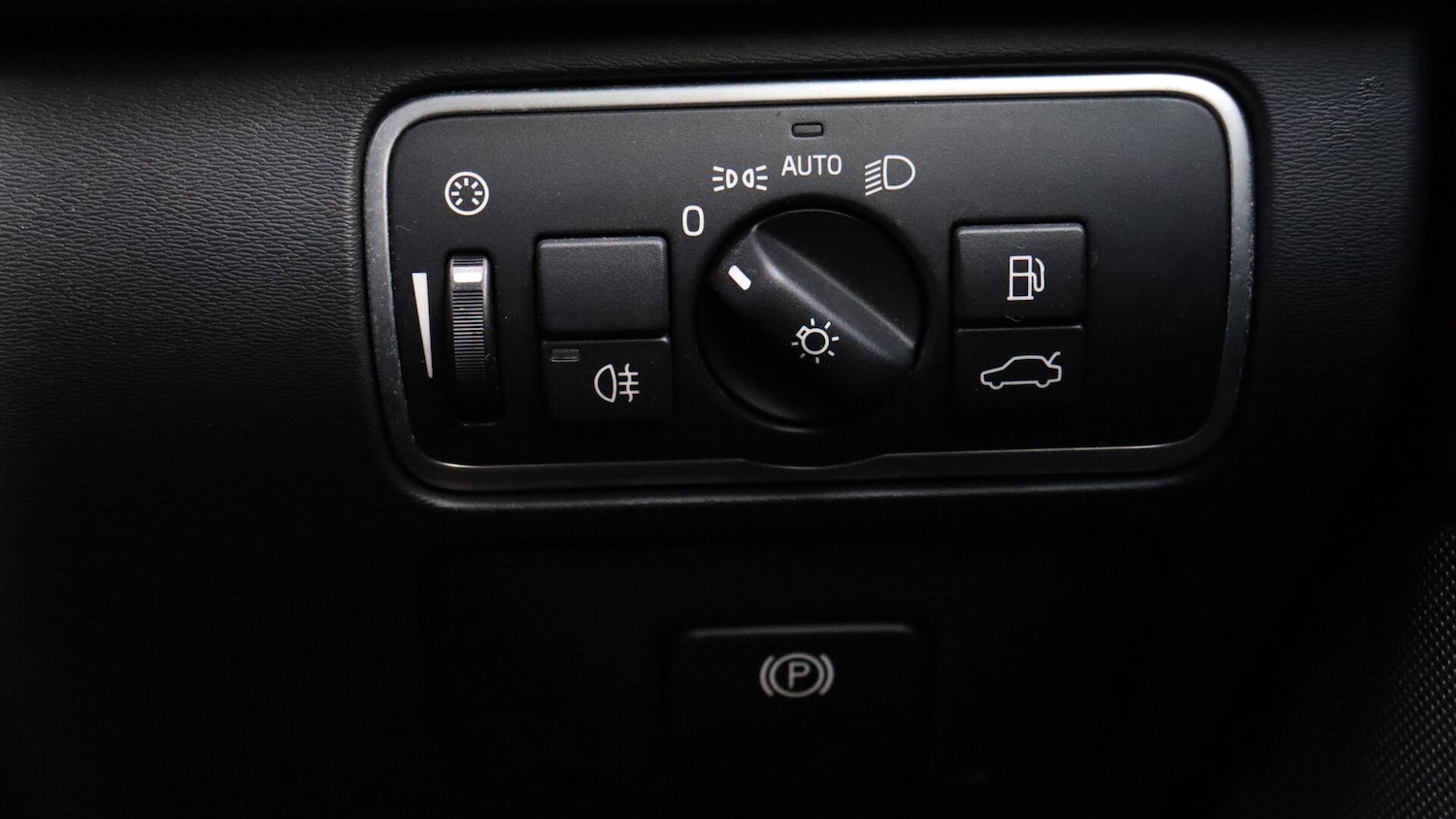 Used Volvo XC60 2017 for sale - 76337102: Photo 42