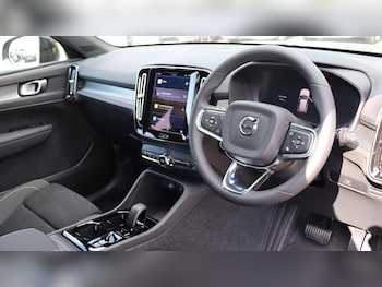 Used Volvo XC40 2025 for sale - 75351975: Photo