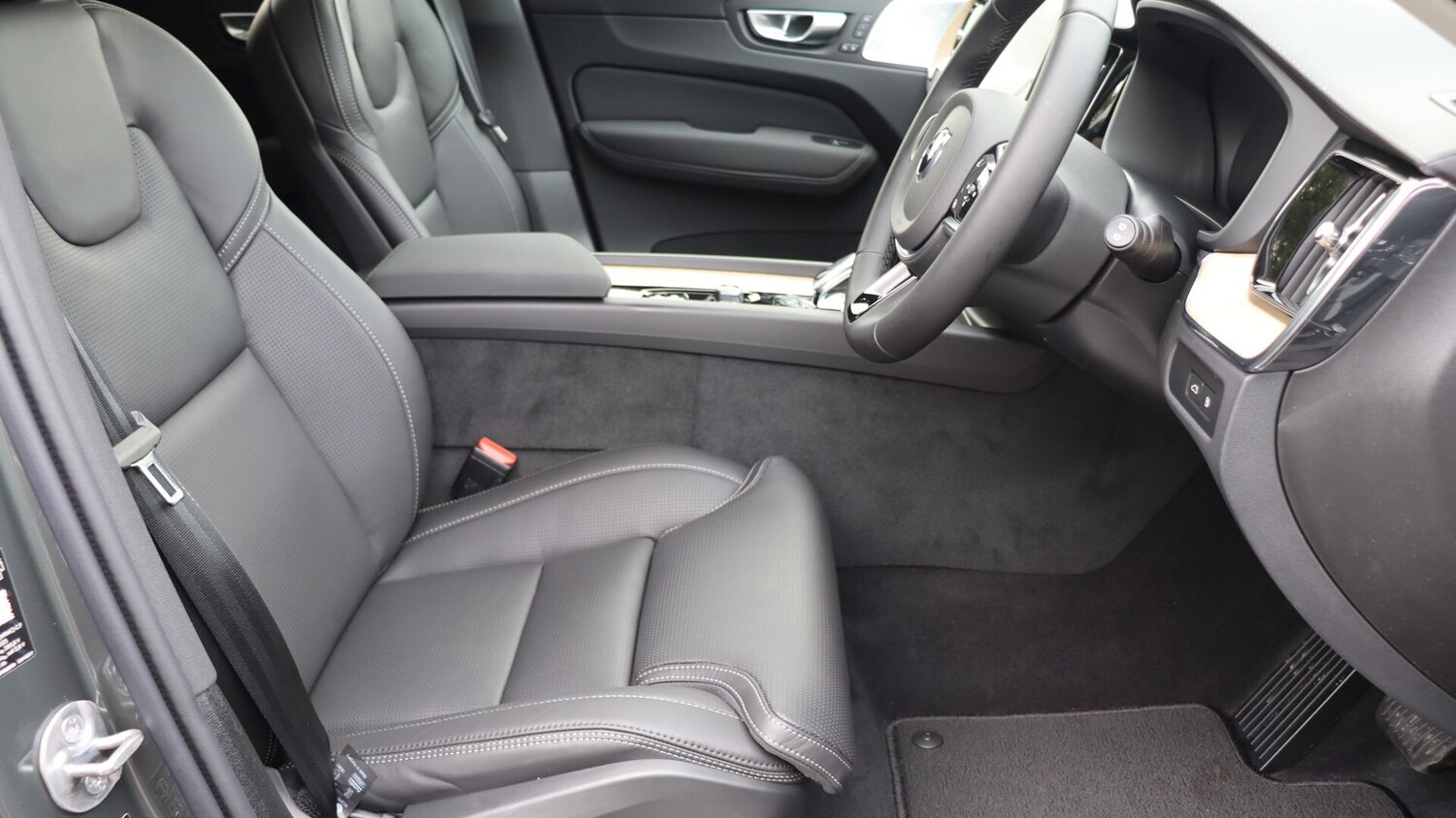 Used Volvo XC60 2025 for sale - 76012333: Photo 10