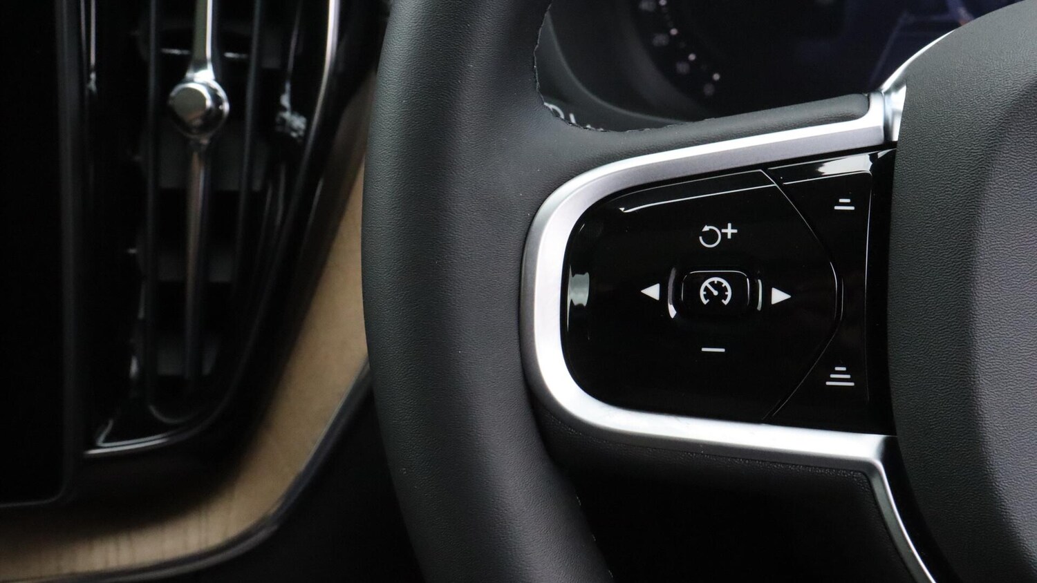 Used Volvo XC60 2025 for sale - 76012333: Photo 21