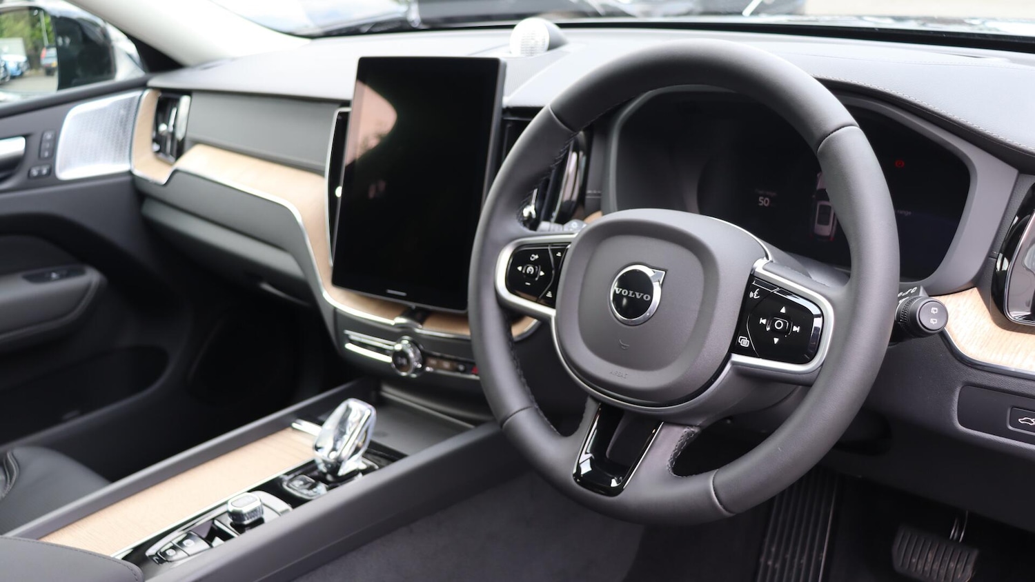 Used Volvo XC60 2025 for sale - 76012333: Photo 4