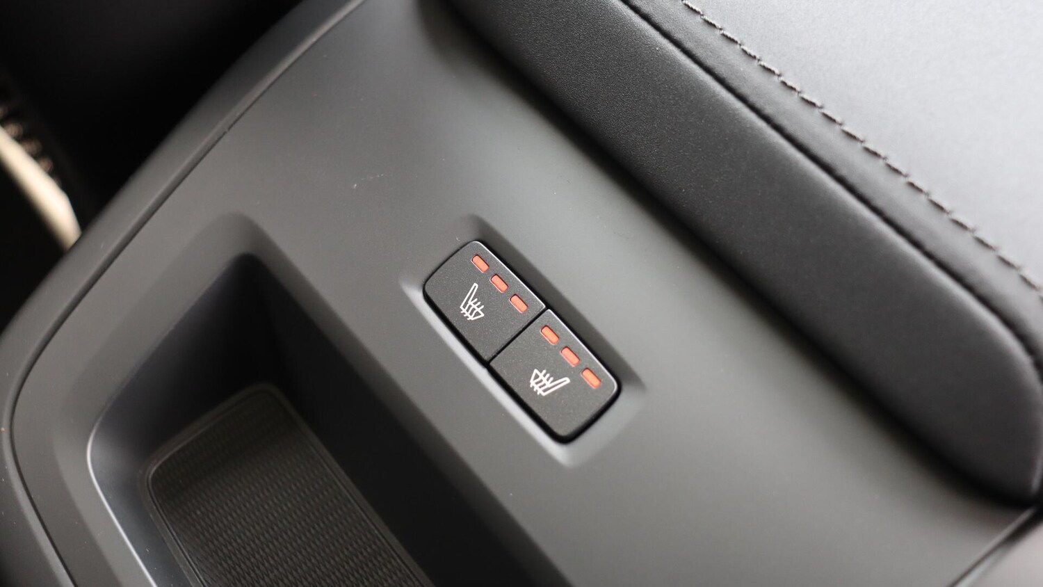 Used Volvo XC60 2025 for sale - 76012333: Photo 40
