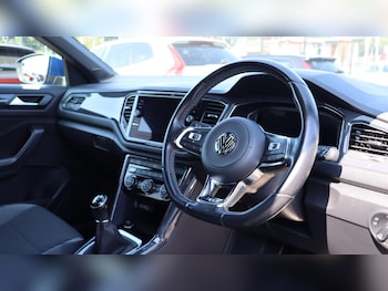 Used Volkswagen T-Roc 2019 for sale - 75552408: Photo