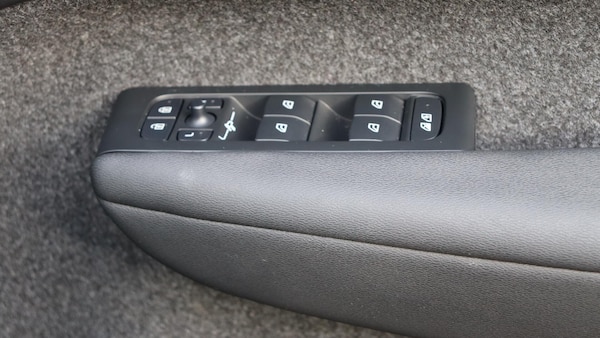Used Volvo XC40 2025 for sale - 76251232: Photo 24