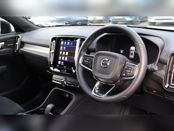 Used Volvo XC40 2025 for sale - 76251232: Photo