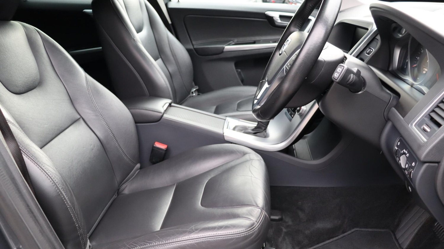 Used Volvo XC60 2017 for sale - 76349236: Photo 10