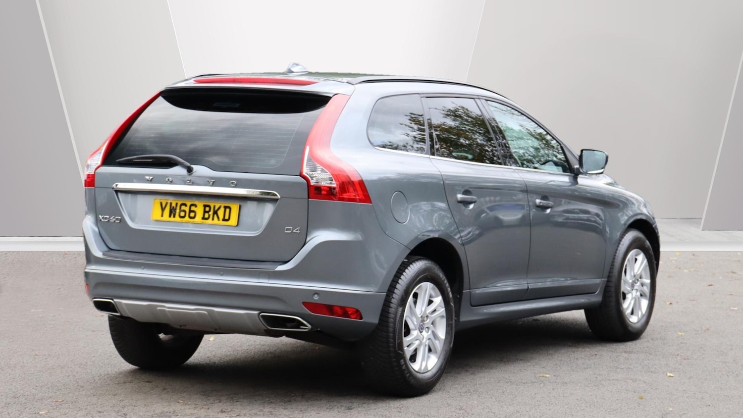 Used Volvo XC60 2017 for sale - 76349236: Photo 2