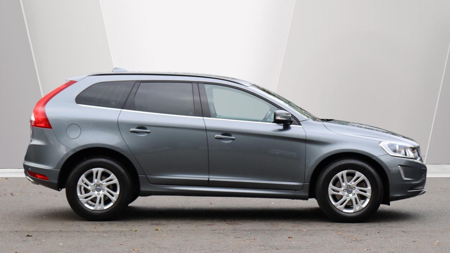 Used Volvo XC60 2017 for sale - 76349236: Photo 3