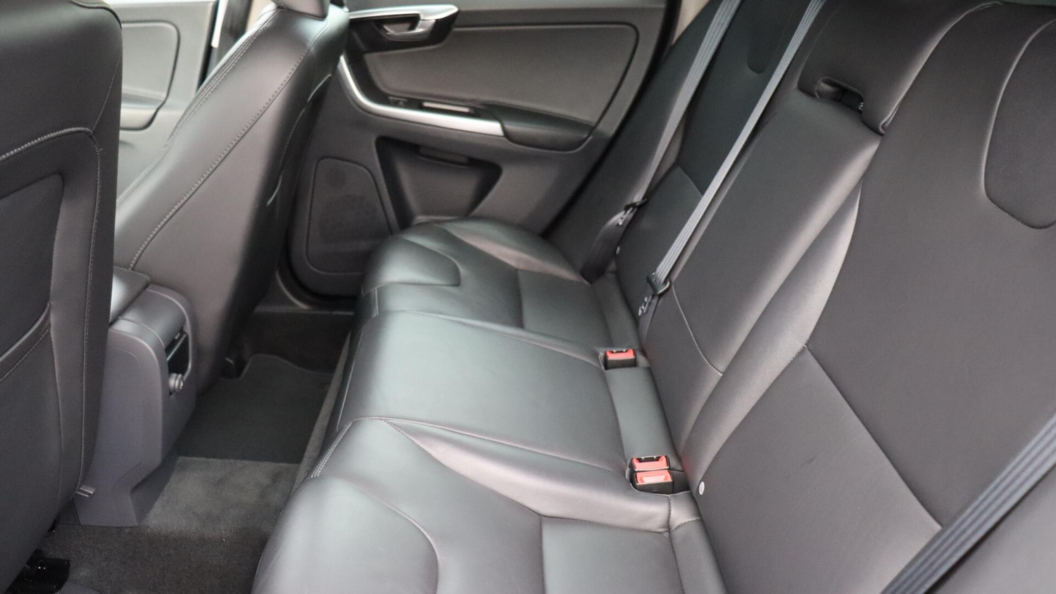Used Volvo XC60 2017 for sale - 76349236: Photo 33