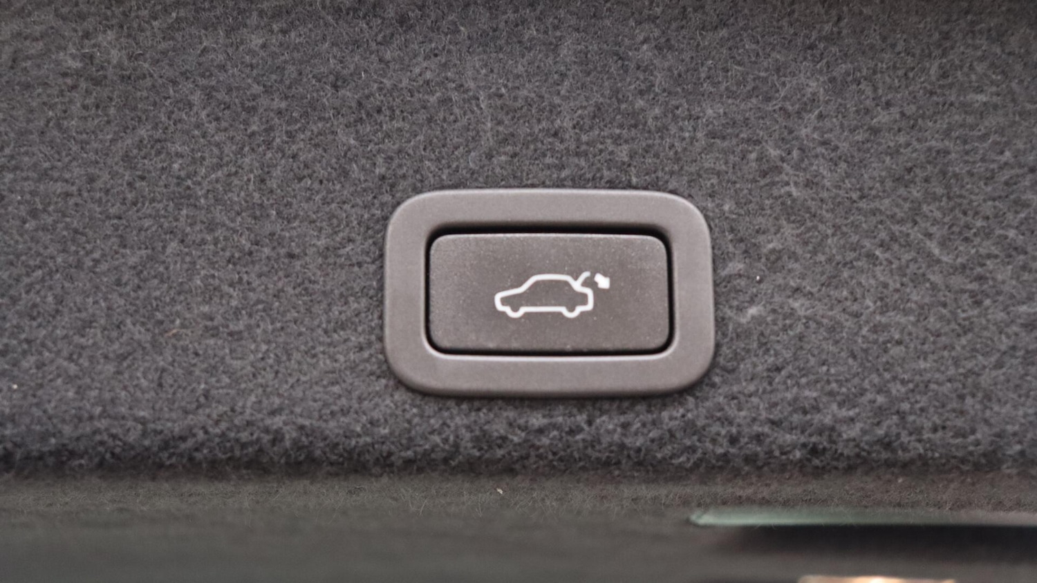 Used Volvo XC60 2017 for sale - 76349236: Photo 35