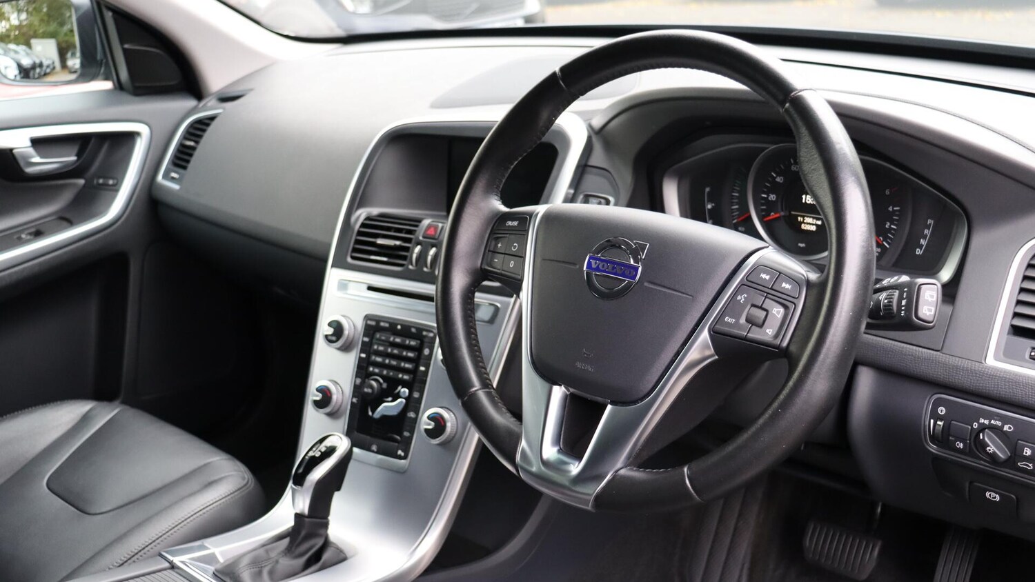 Used Volvo XC60 2017 for sale - 76349236: Photo 4