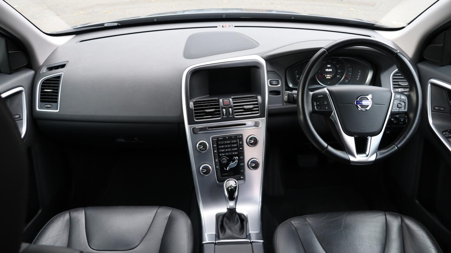 Used Volvo XC60 2017 for sale - 76349236: Photo 5