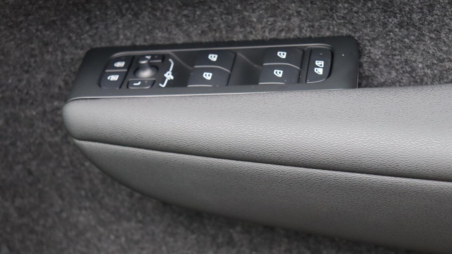 Used Volvo XC40 2025 for sale - 76060700: Photo 24