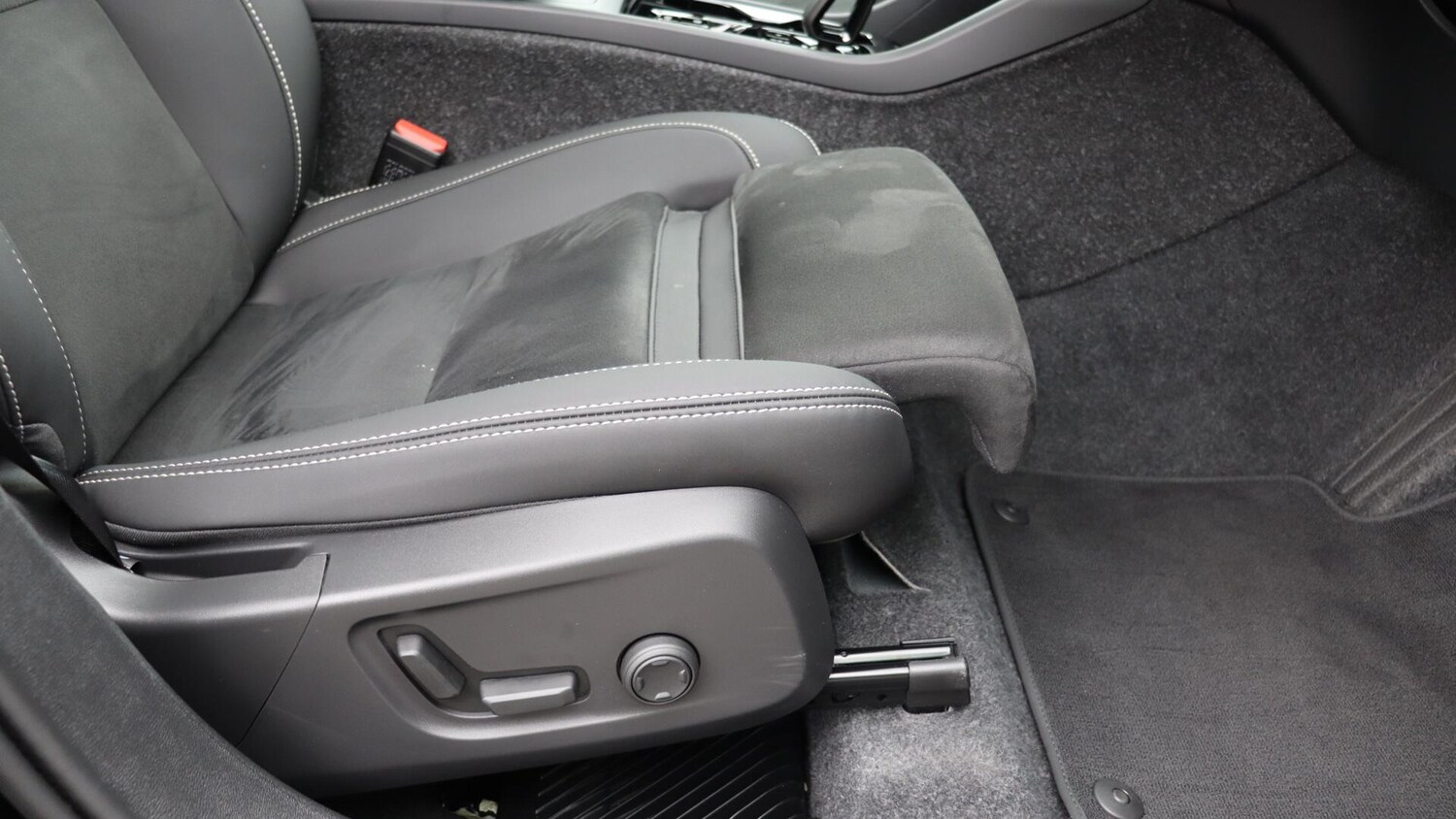 Used Volvo XC40 2025 for sale - 76060700: Photo 30
