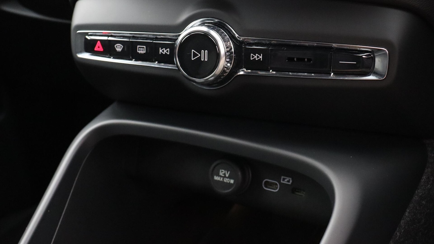 Used Volvo XC40 2025 for sale - 76060700: Photo 43