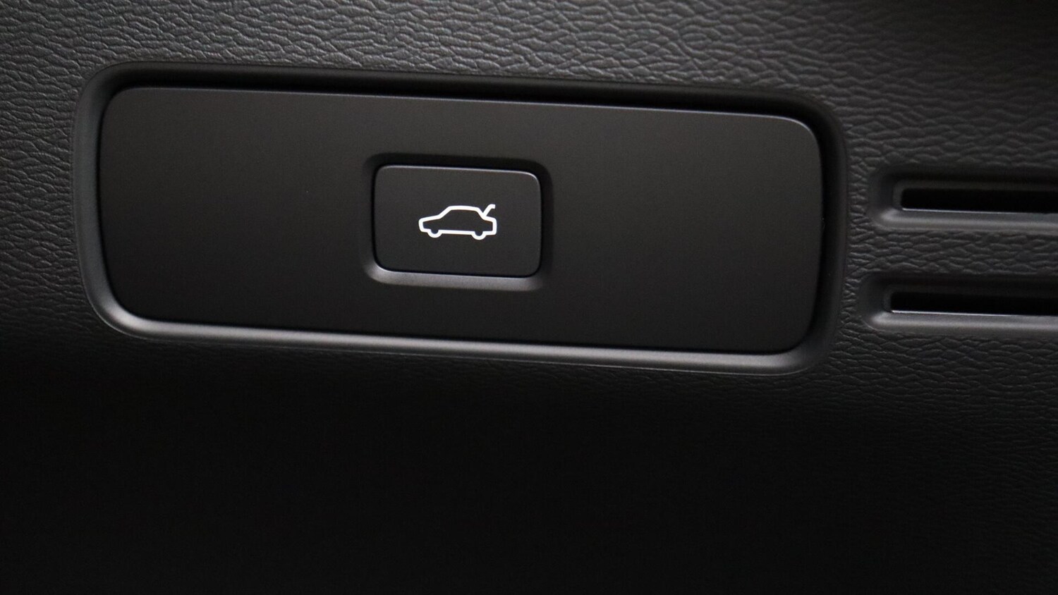 Used Volvo XC40 2025 for sale - 76060700: Photo 44