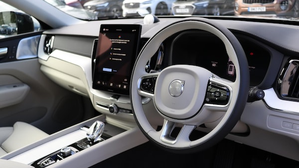 Used Volvo XC60 2025 for sale - 76326421: Photo 4