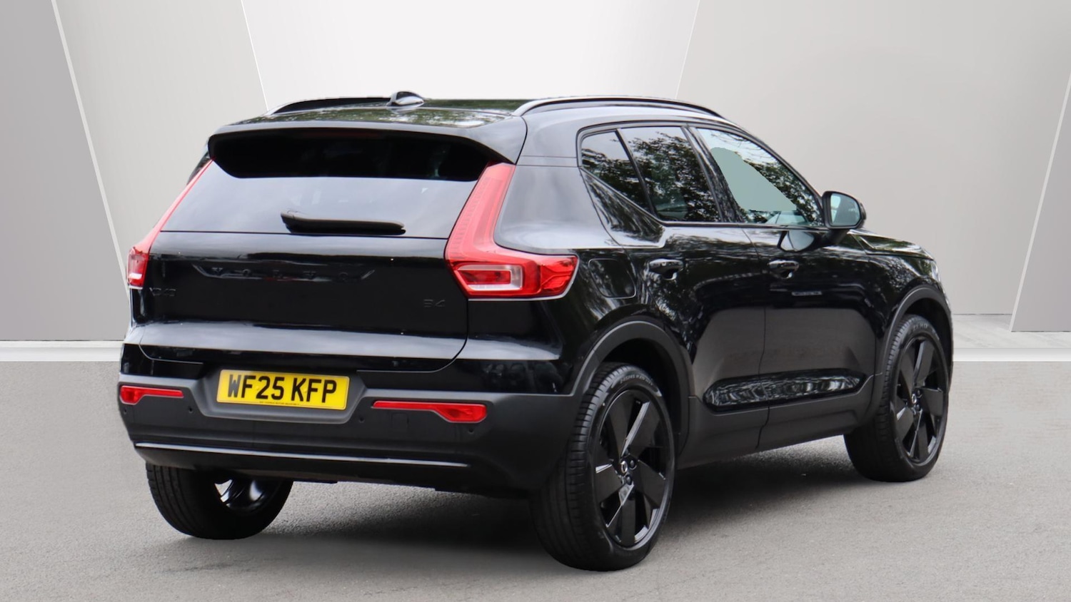 Used Volvo XC40 2025 for sale - 76326220: Photo 2