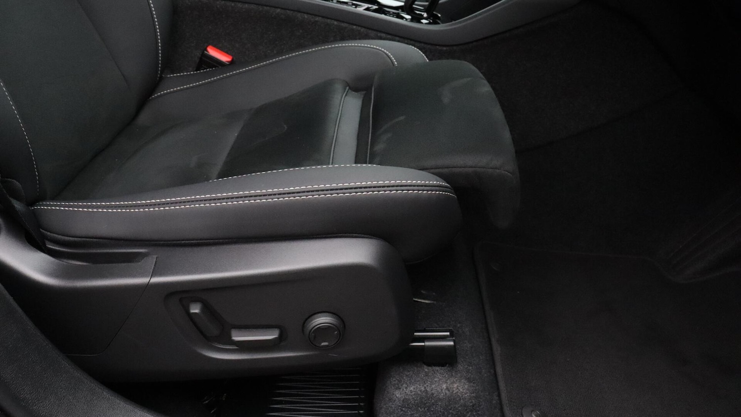 Used Volvo XC40 2025 for sale - 76326220: Photo 30