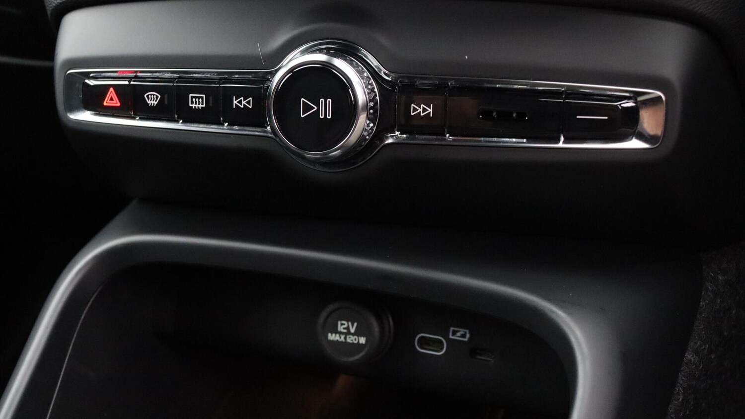 Used Volvo XC40 2025 for sale - 76326220: Photo 41