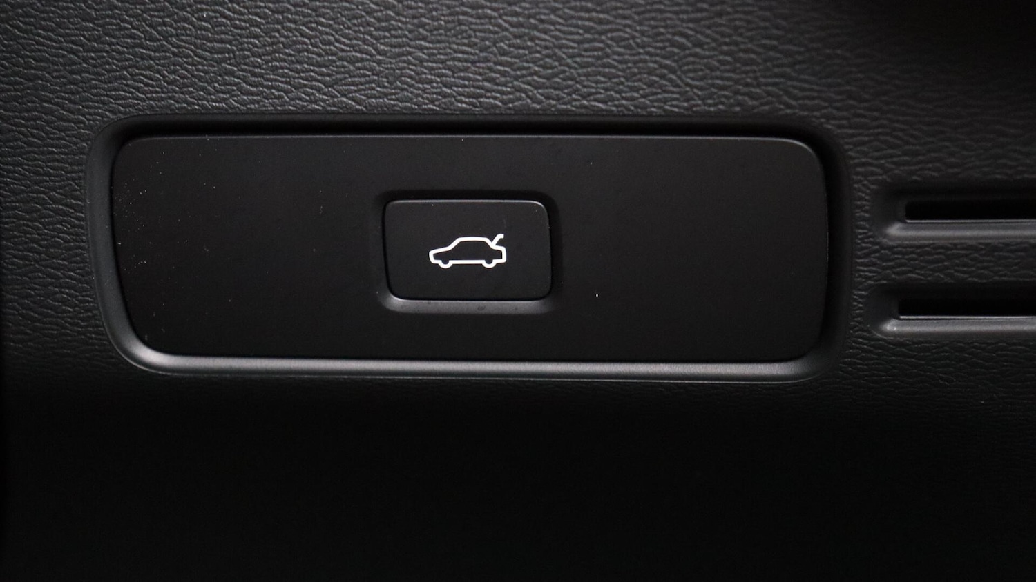 Used Volvo XC40 2025 for sale - 76326220: Photo 43