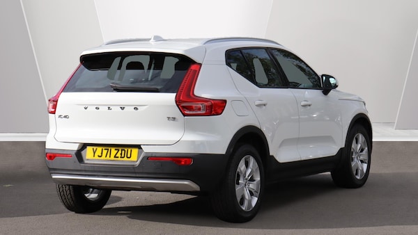 Used Volvo XC40 2021 for sale - 76247171: Photo 2
