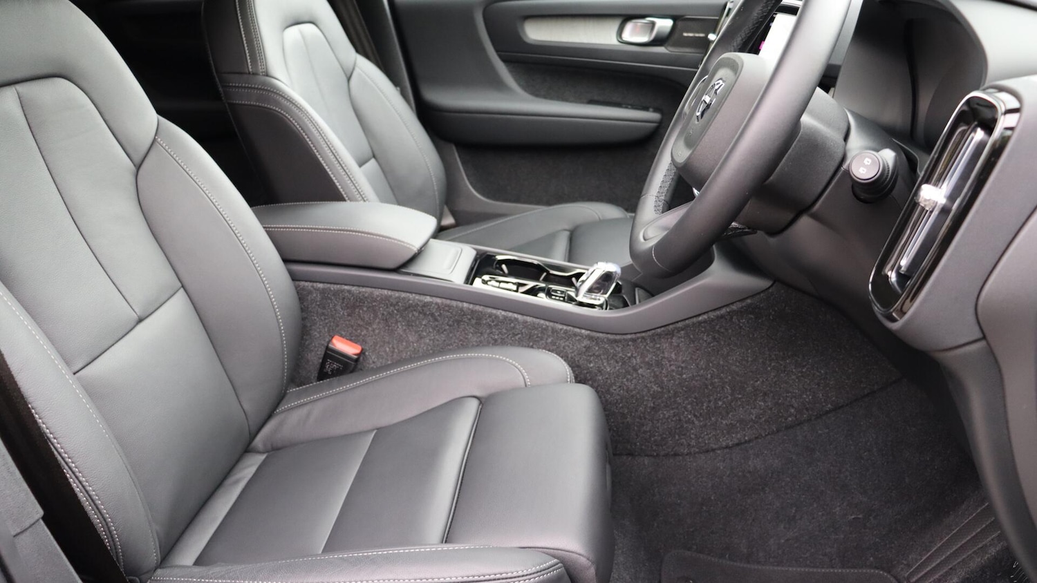 Used Volvo XC40 2025 for sale - 76326207: Photo 10