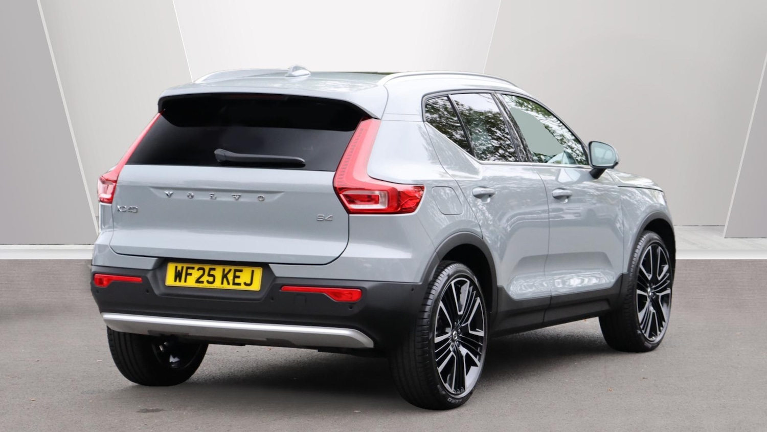Used Volvo XC40 2025 for sale - 76326207: Photo 2
