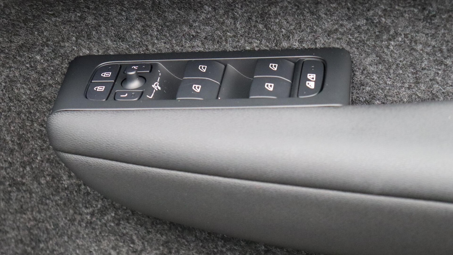 Used Volvo XC40 2025 for sale - 76326207: Photo 24