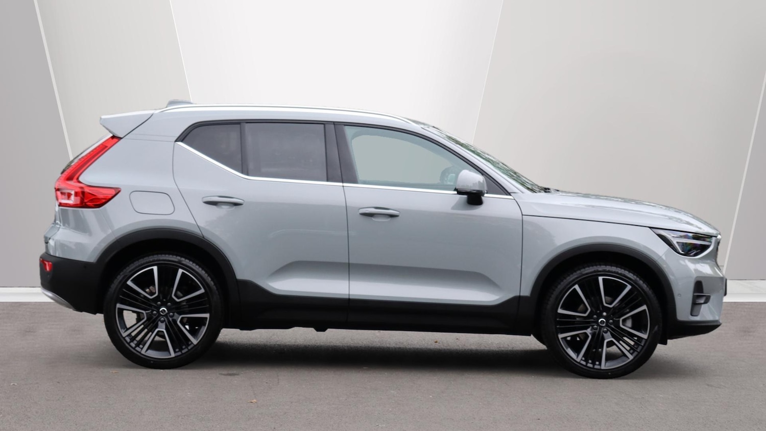 Used Volvo XC40 2025 for sale - 76326207: Photo 3