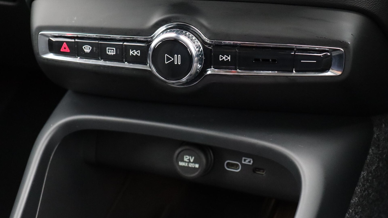 Used Volvo XC40 2025 for sale - 76326207: Photo 44