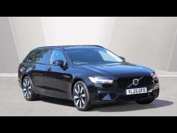 2025 (25) - T6 AWD PHEV Plus Dark (Pilot Assist, Harman Kardon, 360 Camera) 5-Door