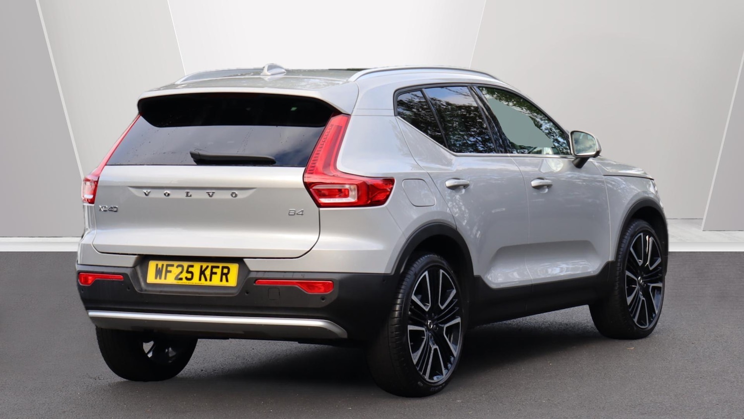 Used Volvo XC40 2025 for sale - 76121412: Photo 2