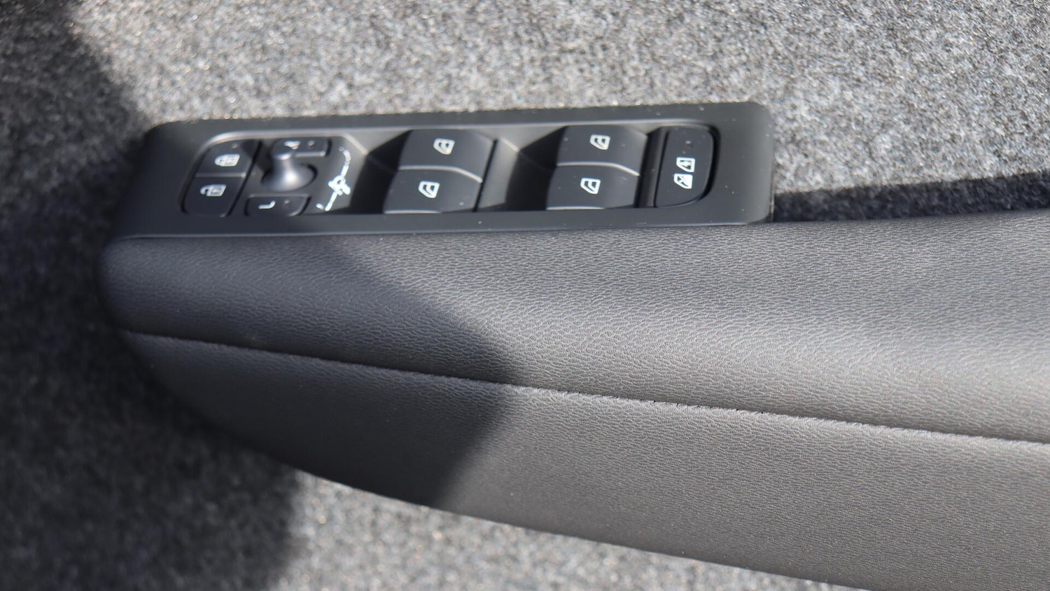 Used Volvo XC40 2025 for sale - 76121412: Photo 24