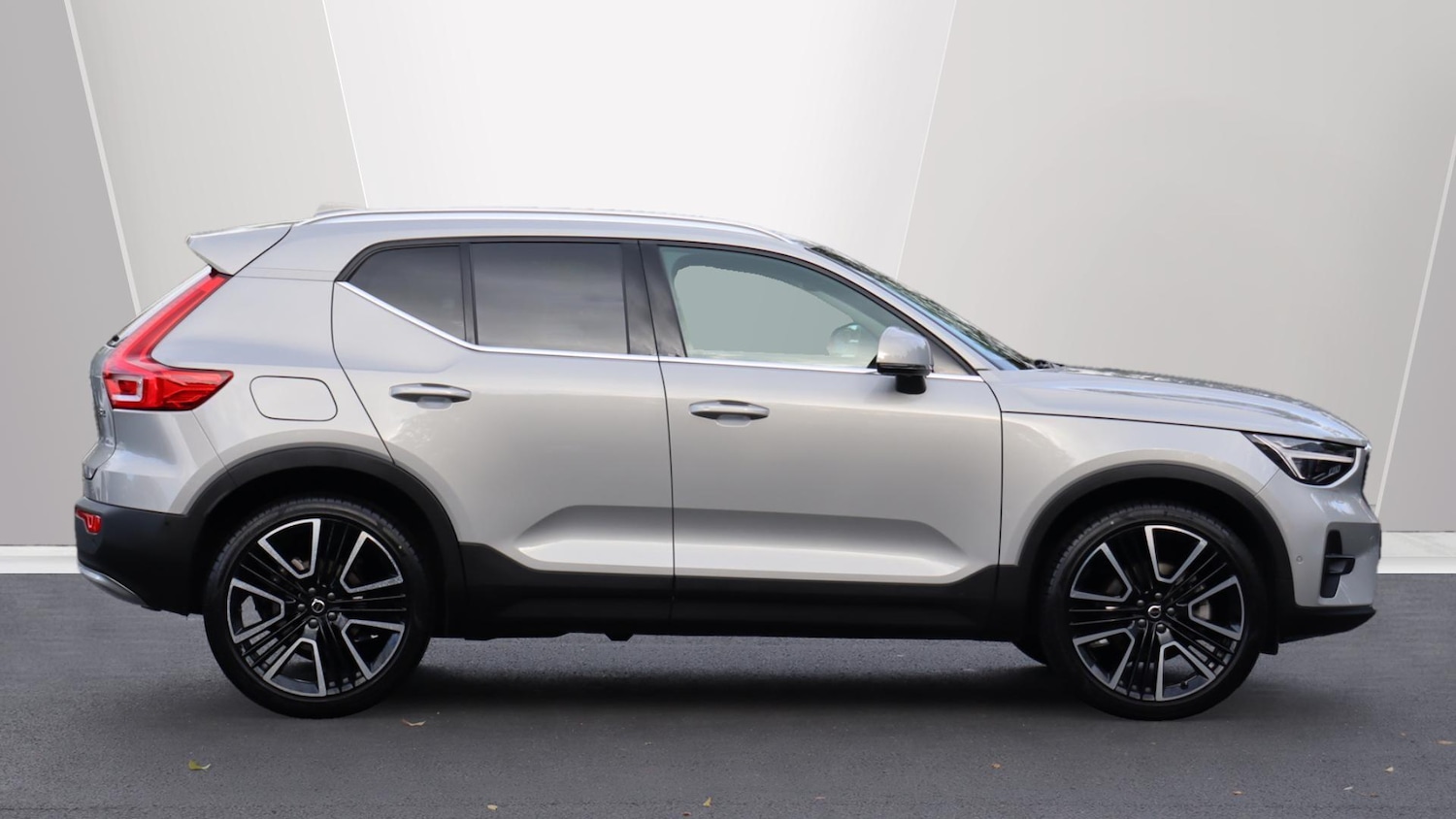 Used Volvo XC40 2025 for sale - 76121412: Photo 3