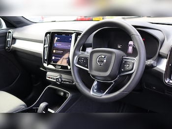 Used Volvo XC40 2023 for sale - 75508329: Photo