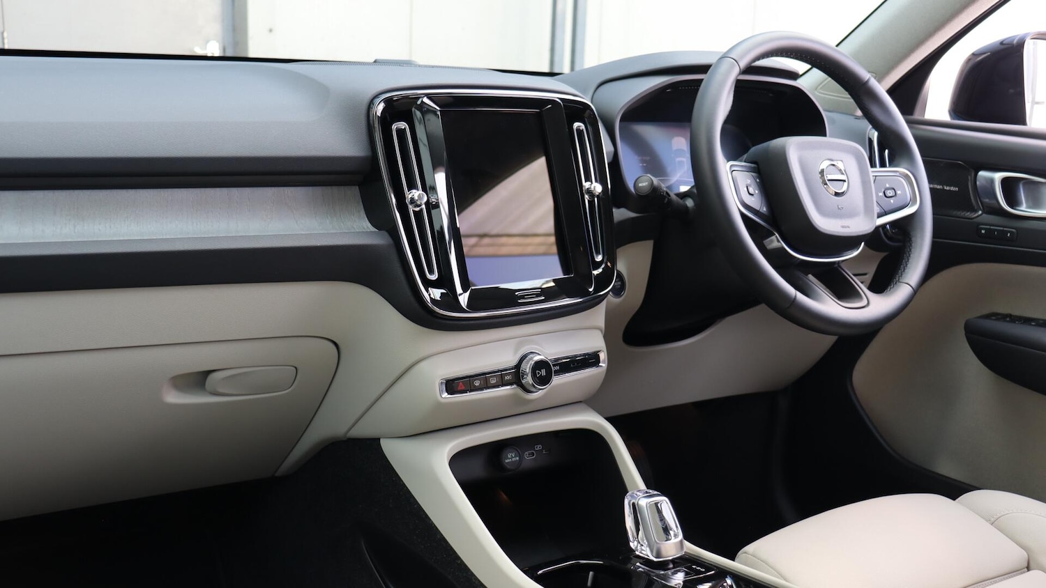 Used Volvo XC40 2025 for sale - 76109083: Photo 14
