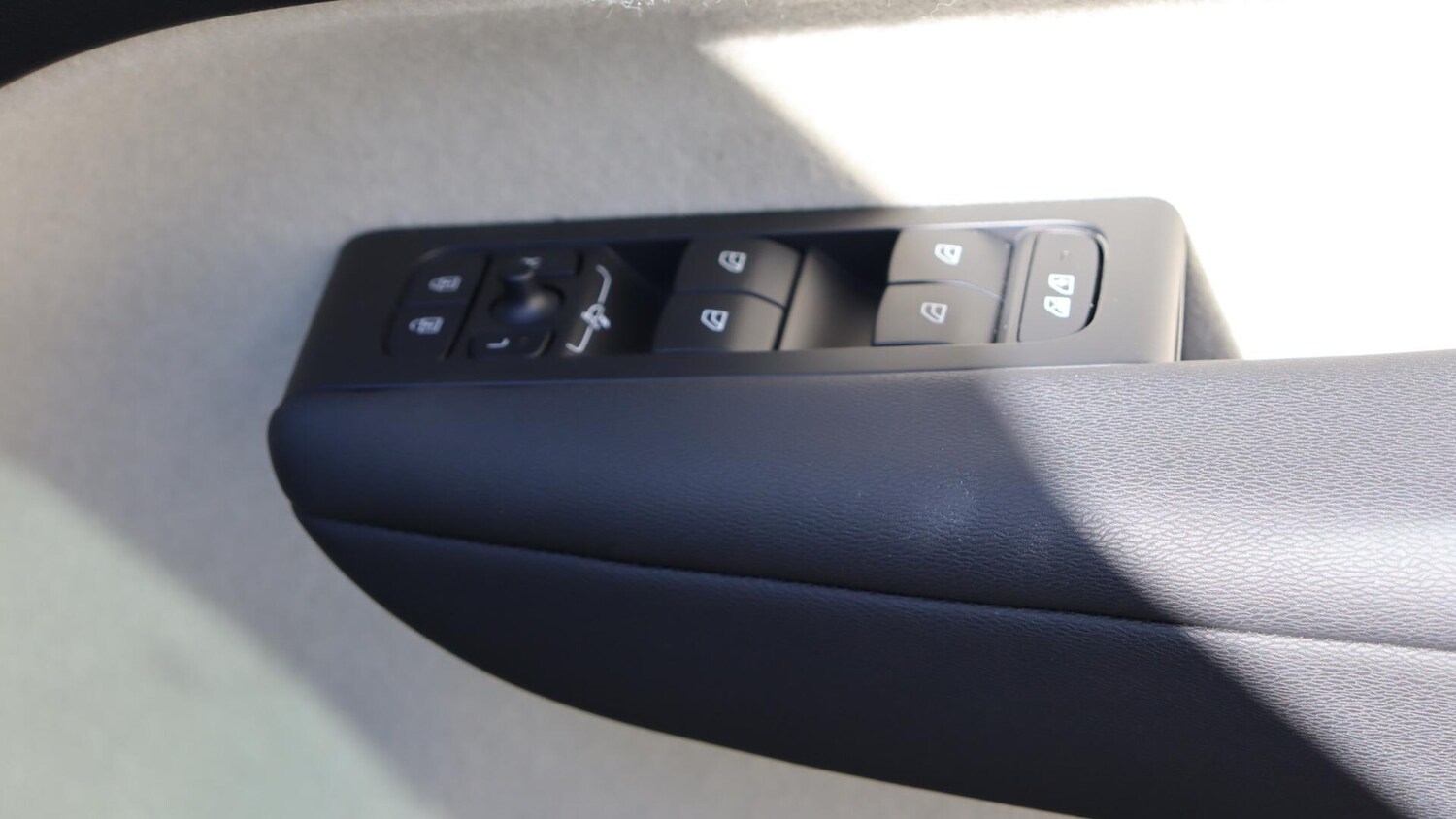 Used Volvo XC40 2025 for sale - 76109083: Photo 24