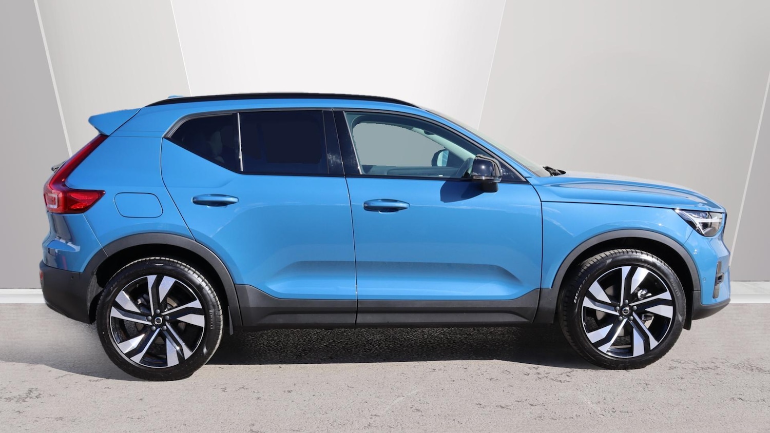 Used Volvo XC40 2025 for sale - 76109083: Photo 3