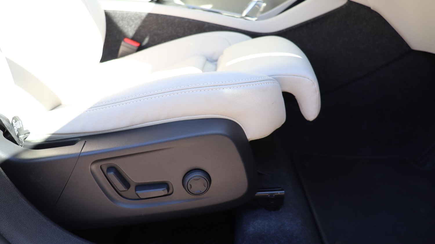 Used Volvo XC40 2025 for sale - 76109083: Photo 30