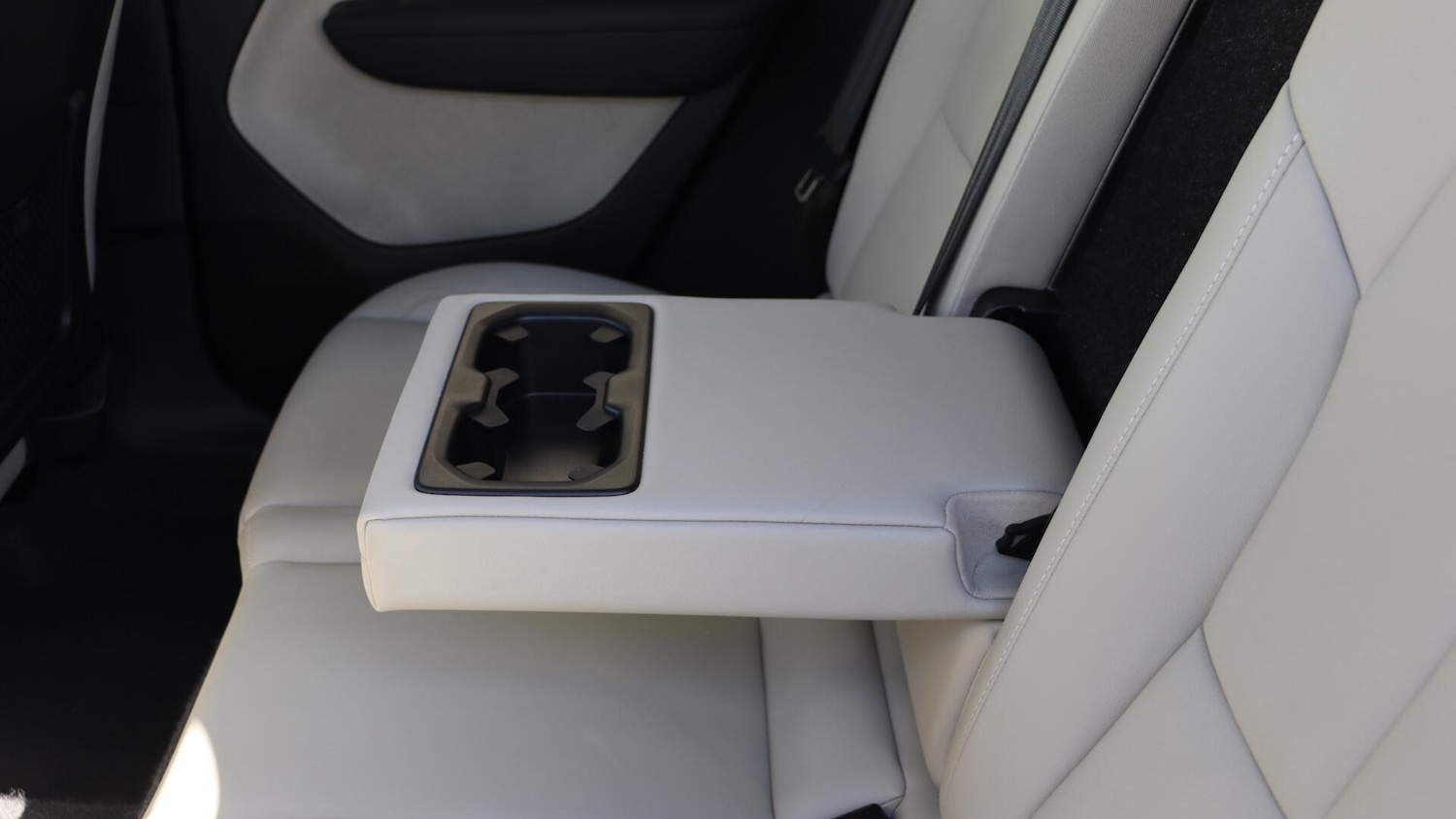 Used Volvo XC40 2025 for sale - 76109083: Photo 34