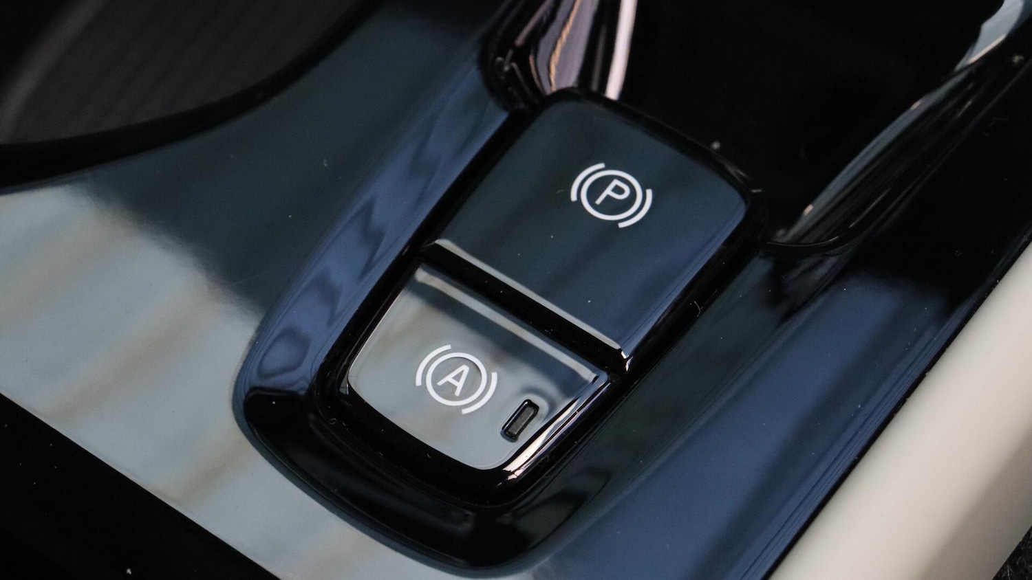 Used Volvo XC40 2025 for sale - 76109083: Photo 44