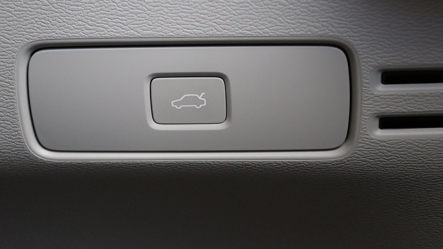 Used Volvo XC40 2025 for sale - 76109083: Photo 45