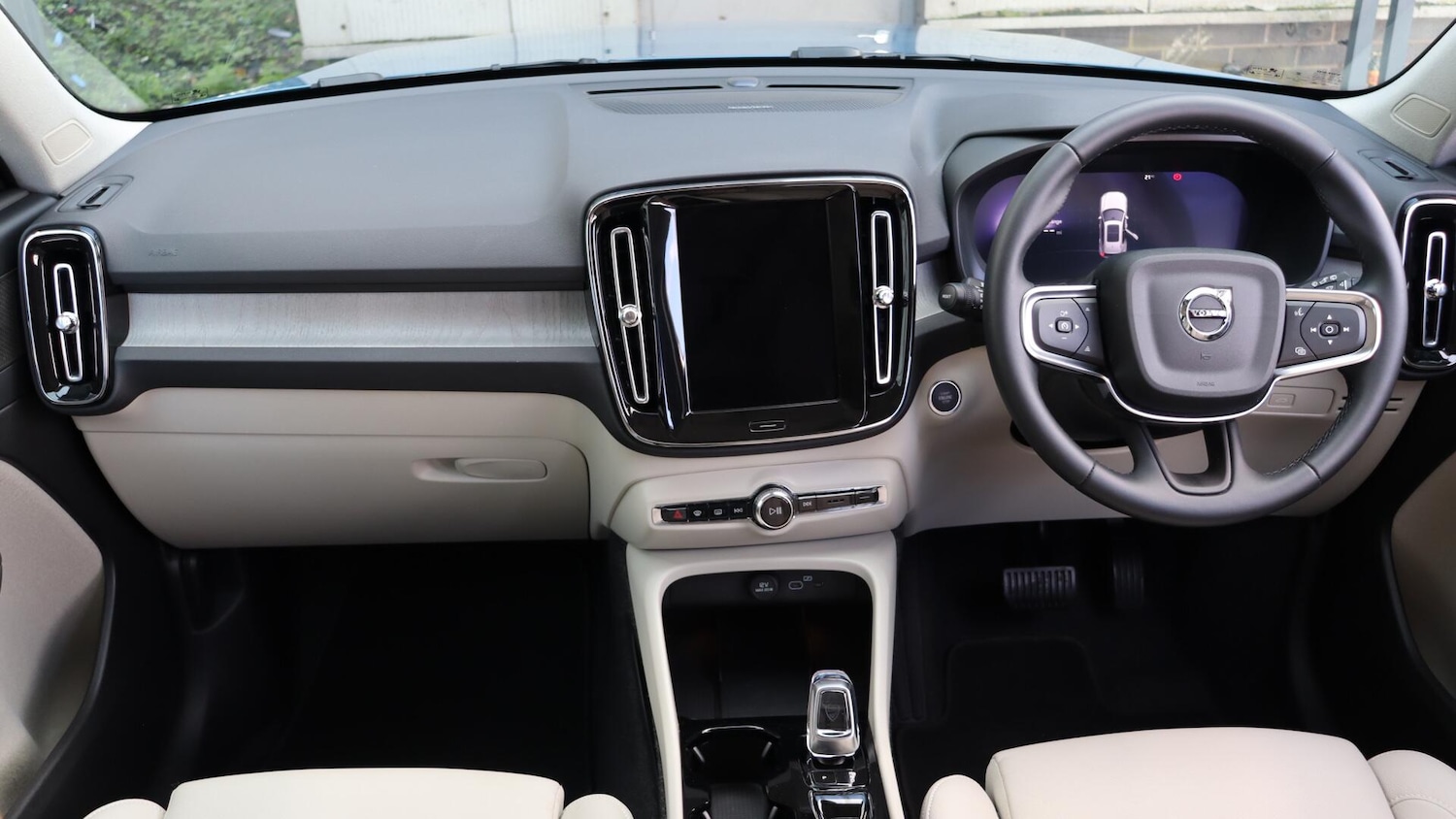 Used Volvo XC40 2025 for sale - 76109083: Photo 5