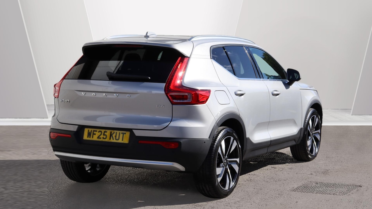 Used Volvo XC40 2025 for sale - 76109720: Photo 2