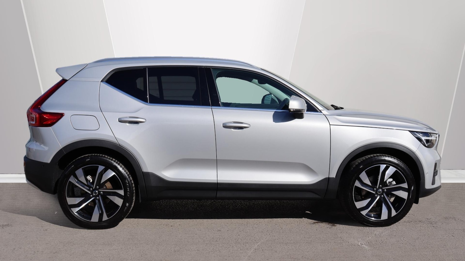 Used Volvo XC40 2025 for sale - 76109720: Photo 3