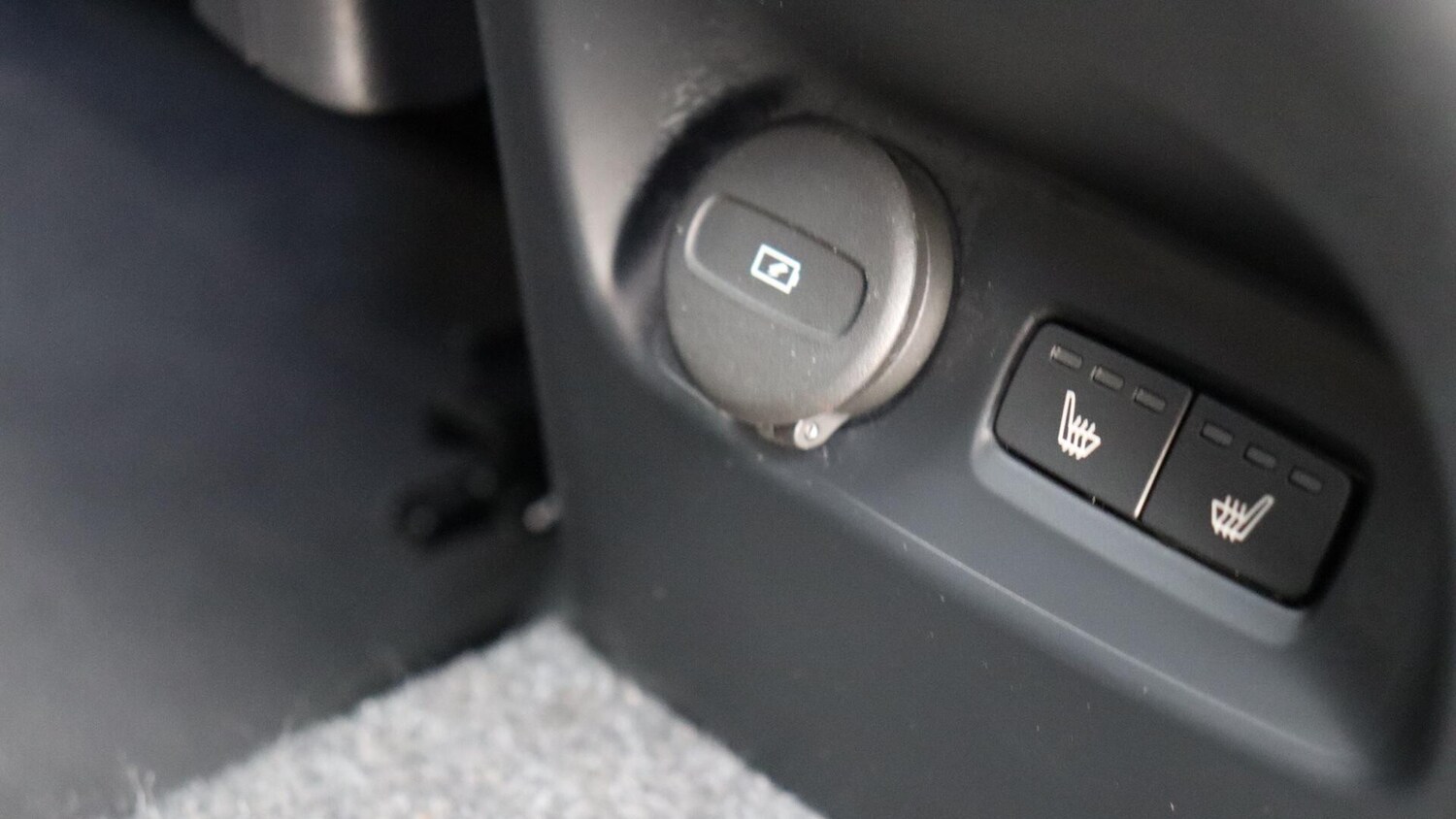 Used Volvo XC40 2025 for sale - 76109720: Photo 42