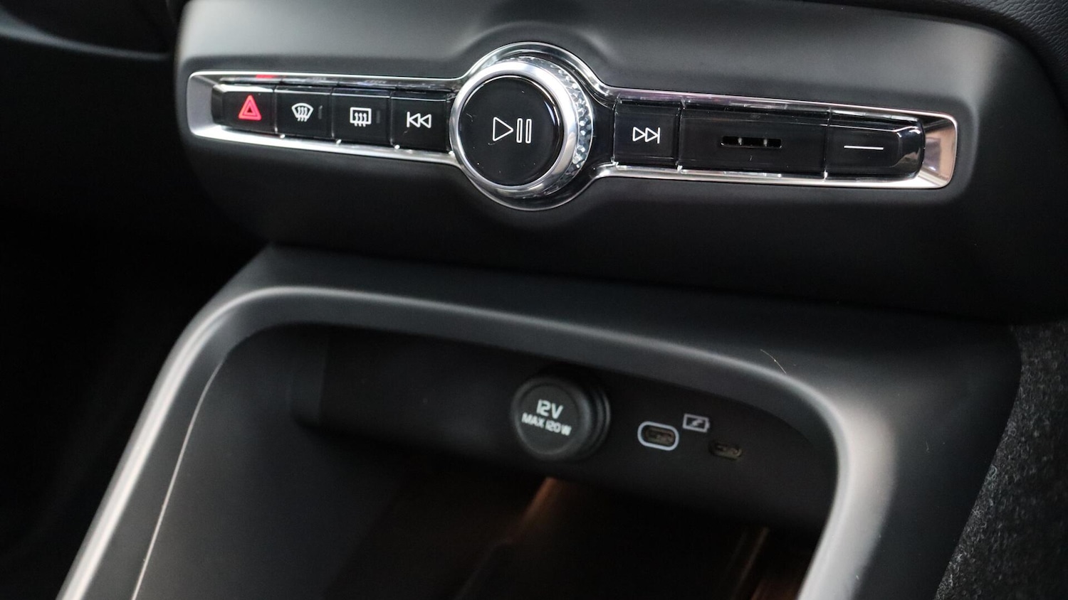 Used Volvo XC40 2025 for sale - 76109720: Photo 43